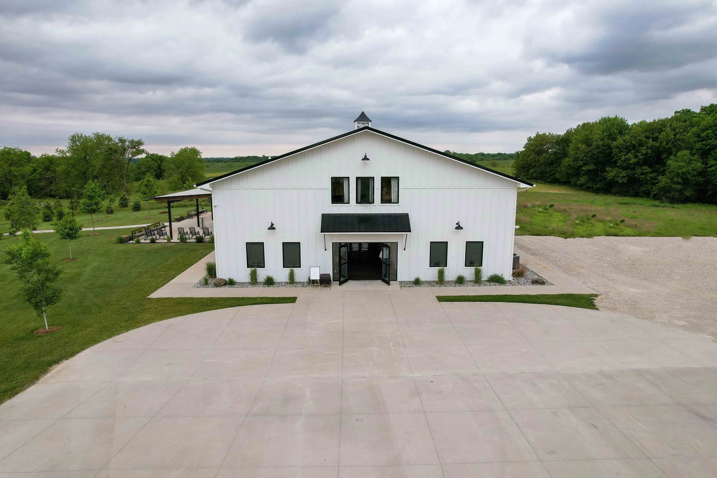 Why Couples Love Walnut Ridge Venue Near Cedar Rapids