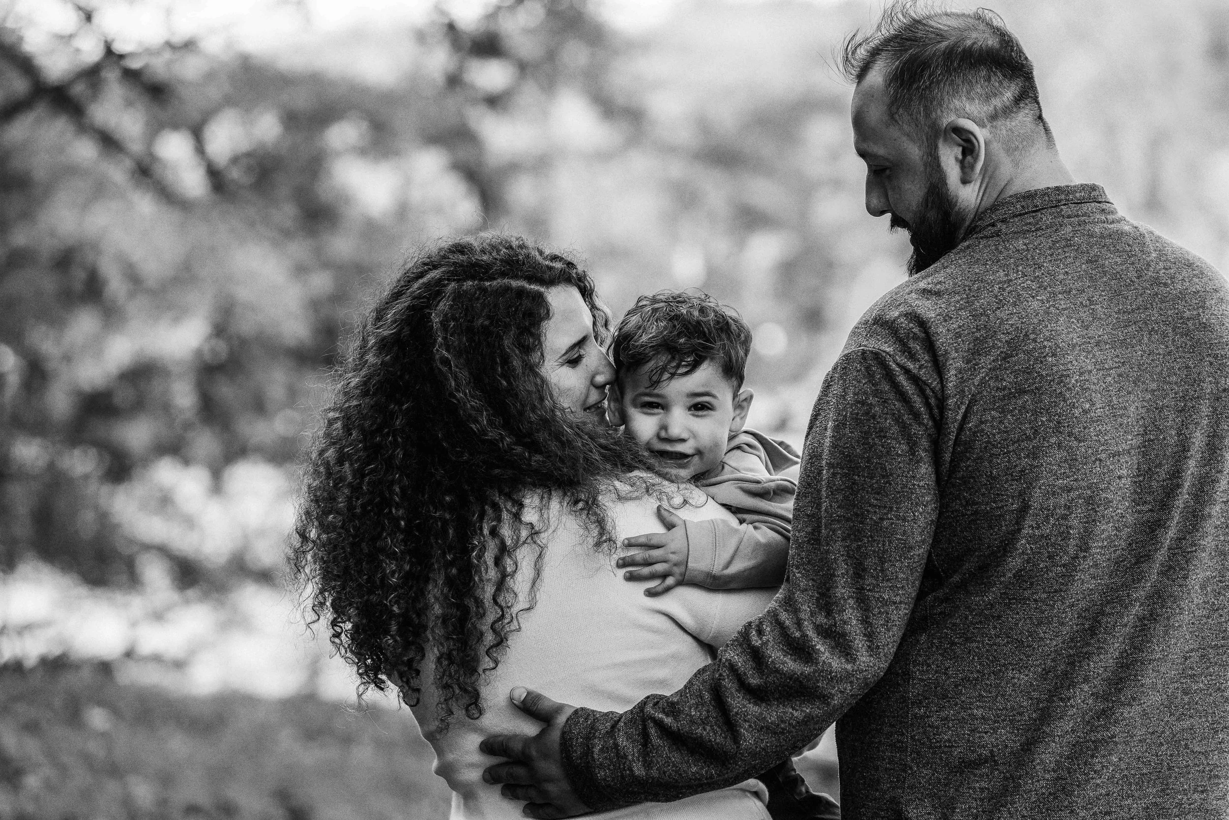     Fall Family Connection in Black and White | Janesville, WI