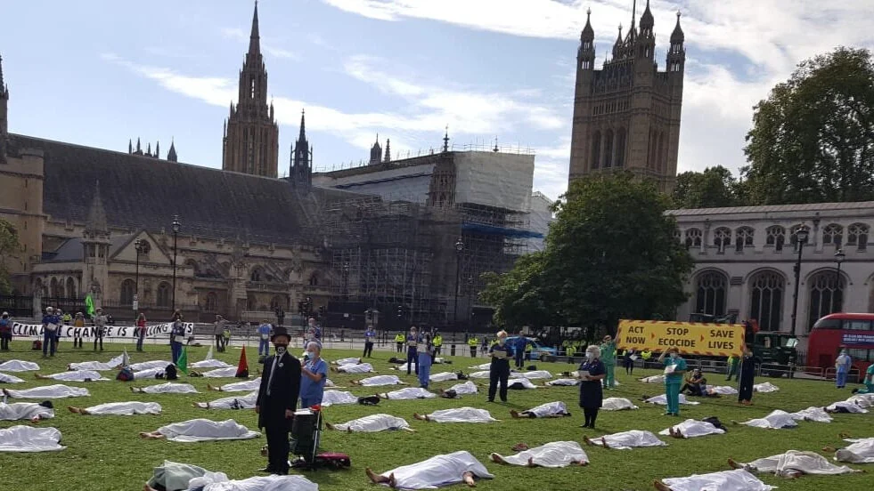 Doctors stage mock “climate inquest” in Parliament Square