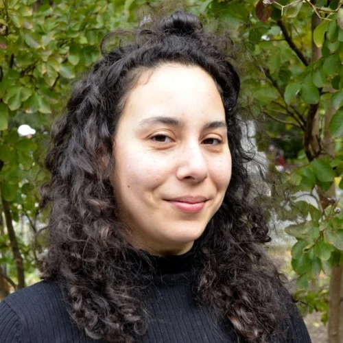 Gal Yakobovitch is an Israeli fashion bio-maker working in NYC. Bridging the gap between new biomaterials and old manufacturing methods, doing so by creating Makemoretcollective.com which offers an open source knowledge exchange platform that encourages collaborations between biomaterial designers and traditional practitioners.