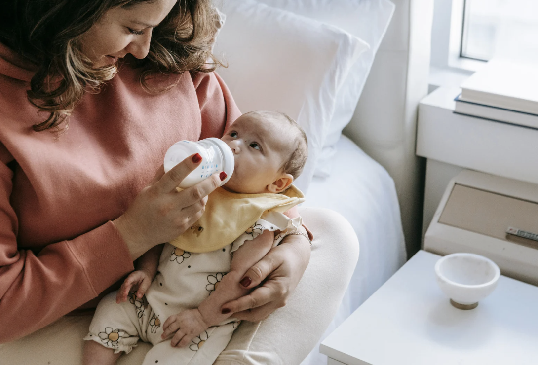 Paced Bottle Feeding: A Gentle Way to Feed Your Breastfed Baby