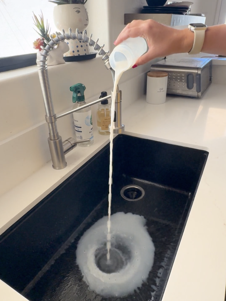 Pumping and Dumping: When You Actually Need to Throw Away Your Breast Milk