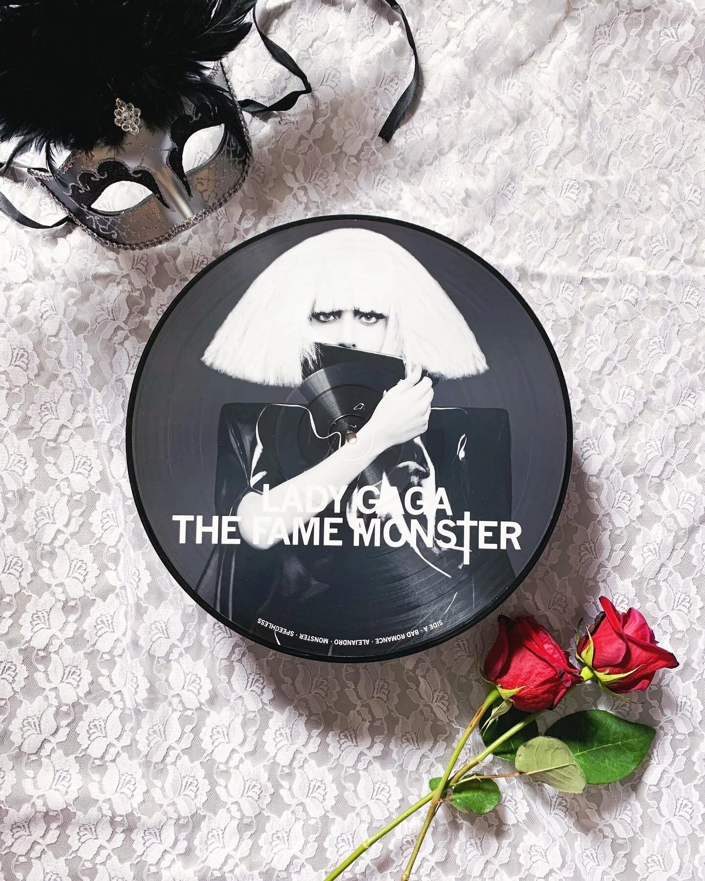 Lady Gaga - The Fame Monster
.
.
Day 30 of the #vinylwomenchallenge is &ldquo;Weirdos Make The Best Music&rdquo; by @ladydaylight (and hosted by @celerah and @agirlinport_ and I can&rsquo;t believe tomorrow is the last day 😭💕)
.
.
Obvious genius an