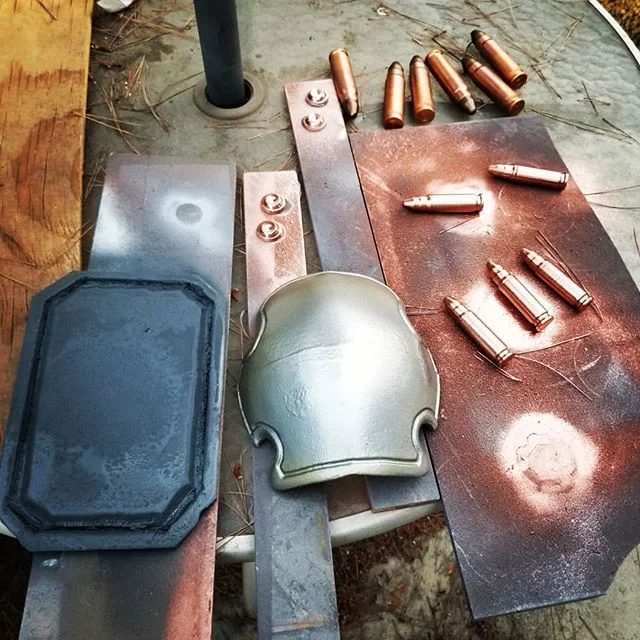 More props I've been working on today. Some bullets, a bullet belt, some more bullets, and a metallic knee plate. All for the McCree cosplay and so much more to go before its finished.

#3dprint #3dprintedprop #3dprintedcosplayprops #mccree #overwatc