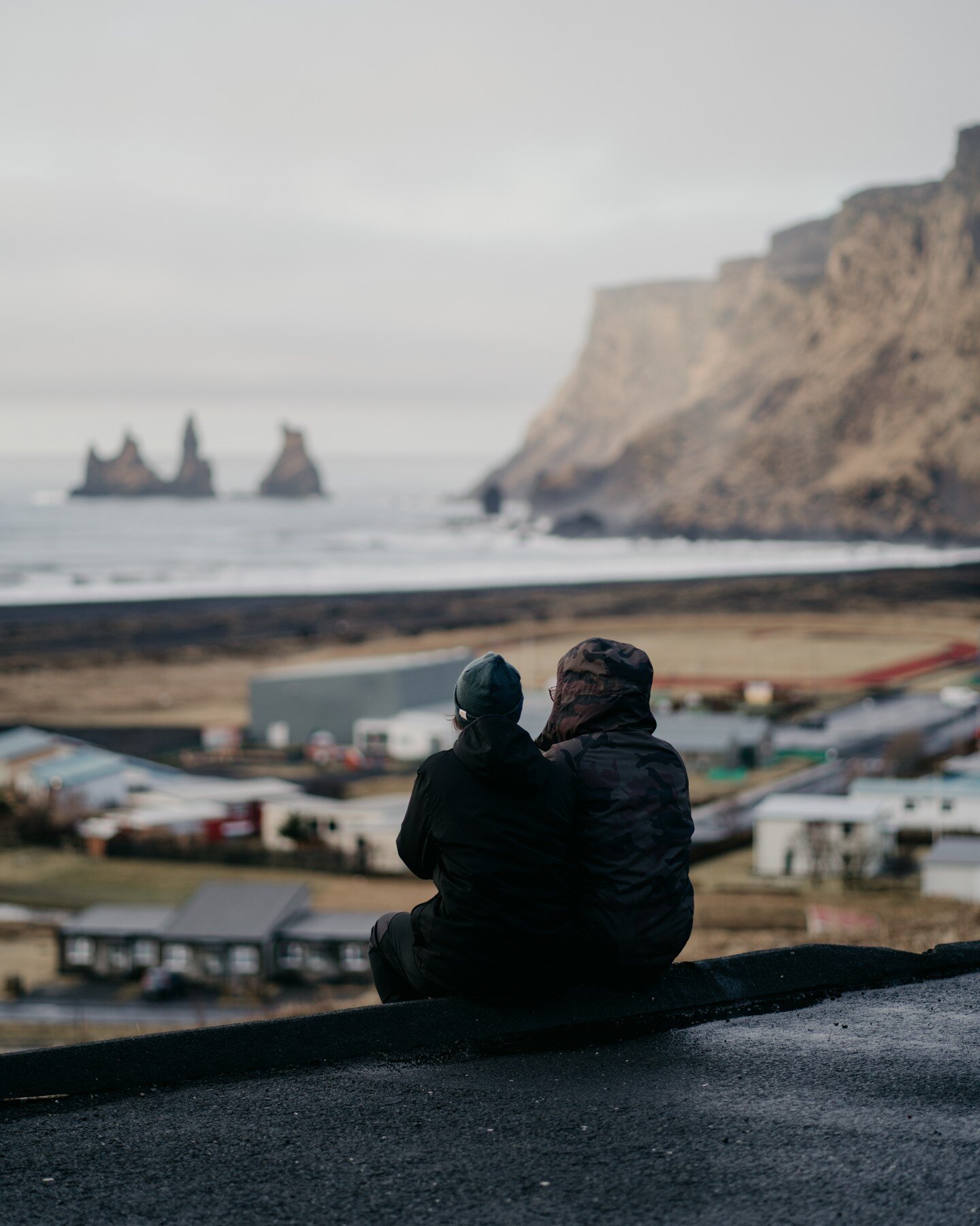 Fa un any est&agrave;vem a Islandia, descobrint la illa i flipant a cada rac&oacute;. Sisplau, no m'ho crec. @paufortunyll hi tornem ara mateix sisplau?

1. A Vik, els dos junts. 
2. Sk&oacute;gafoss. Les nostres aventures amb el tripode i fent-nos f