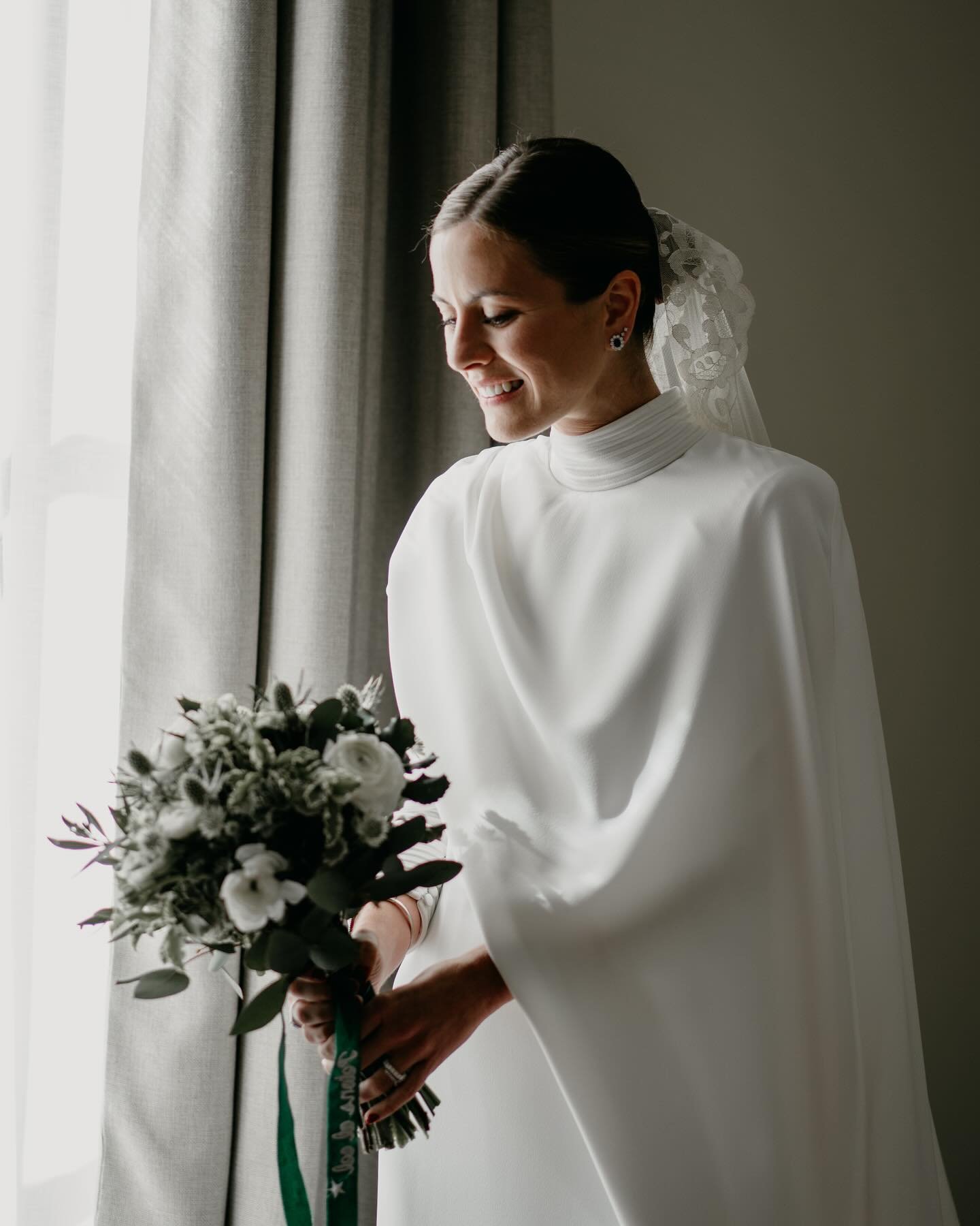 El dia de la seva boda, la Clara irradiava eleg&agrave;ncia, dol&ccedil;or i bellesa. Sempre l'havia vist riure, per&ograve; el 16 de mar&ccedil; brillava encara m&eacute;s.

Els seus preparatius van ser al costat de la seva mare, elles dues soles. T