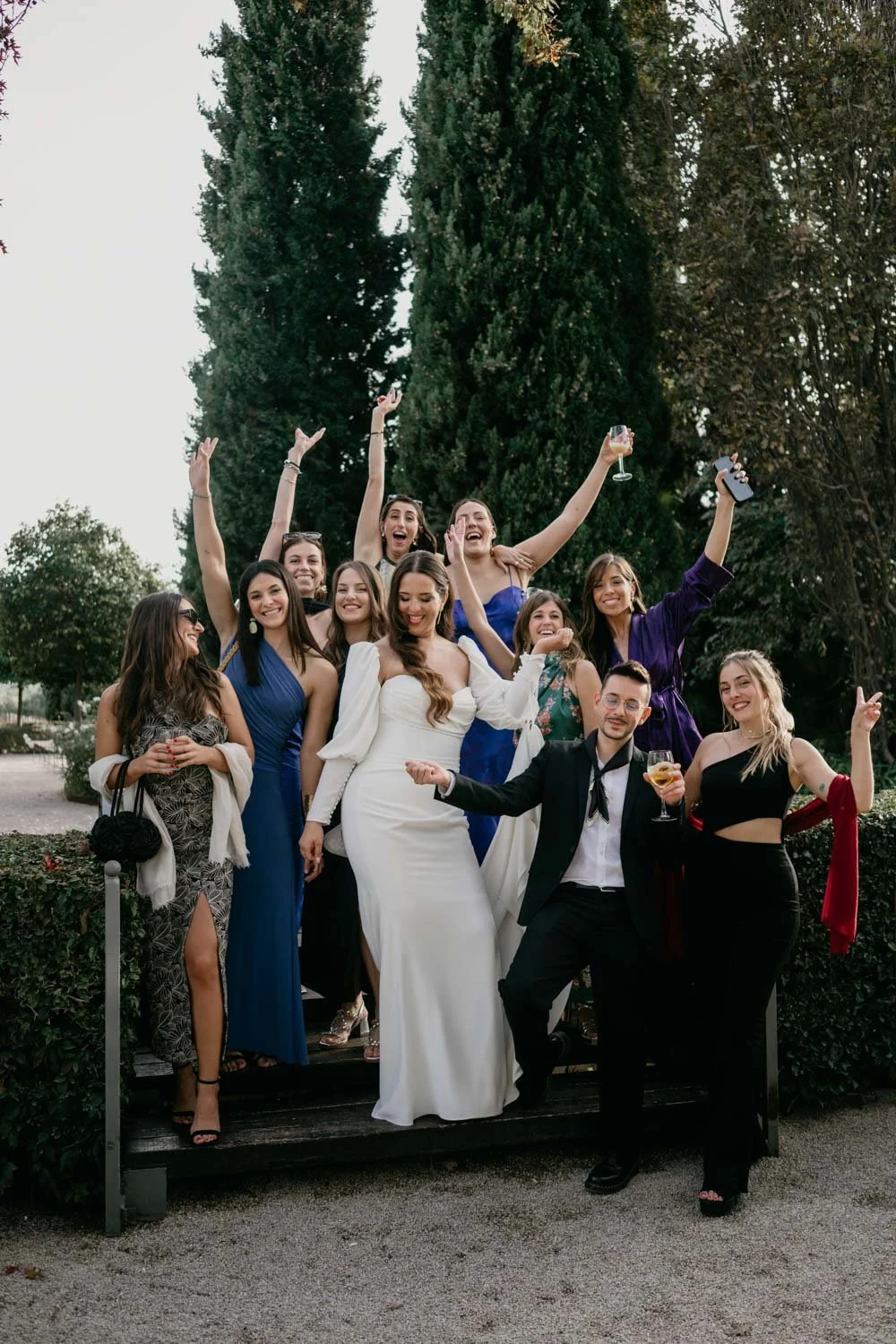 Foto de grup a l'Orangerie amb la núvia.jpg