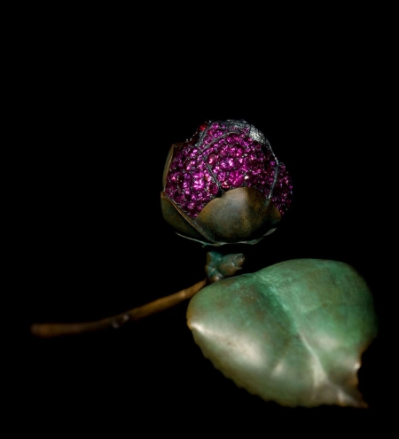 Camellia brooch with pavé-set petals, by JAR, 2010.