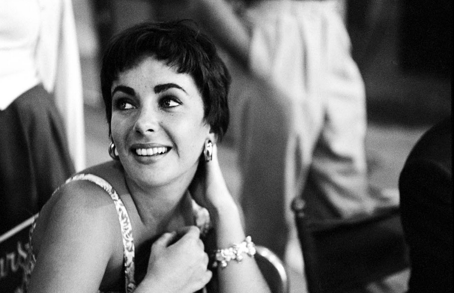 Elizabeth Taylor was a big jewellery collector who was hardly ever seen without a piece of bling on her, even when she's on vacation or in casual mode.