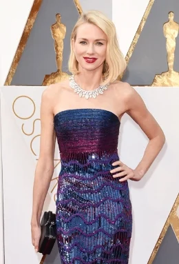Naomi Watts' bold Bulgari leaf-patterned diamond necklace worked seamlessly with her simple hairdo and chic Armani Prive bustier gown.