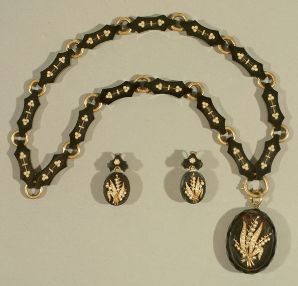 A mourning-style suite worn as normal jewels, circa 1860-1880.