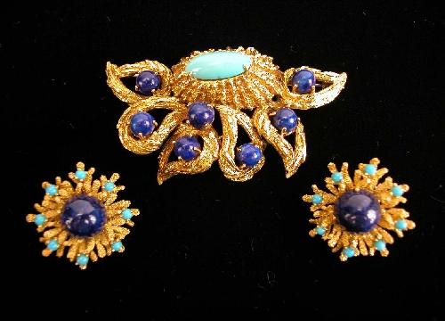 An 18K Yellow Gold, Lapis Lazuli and Turquoise Brooch and Earclips, by Marianne Ostier