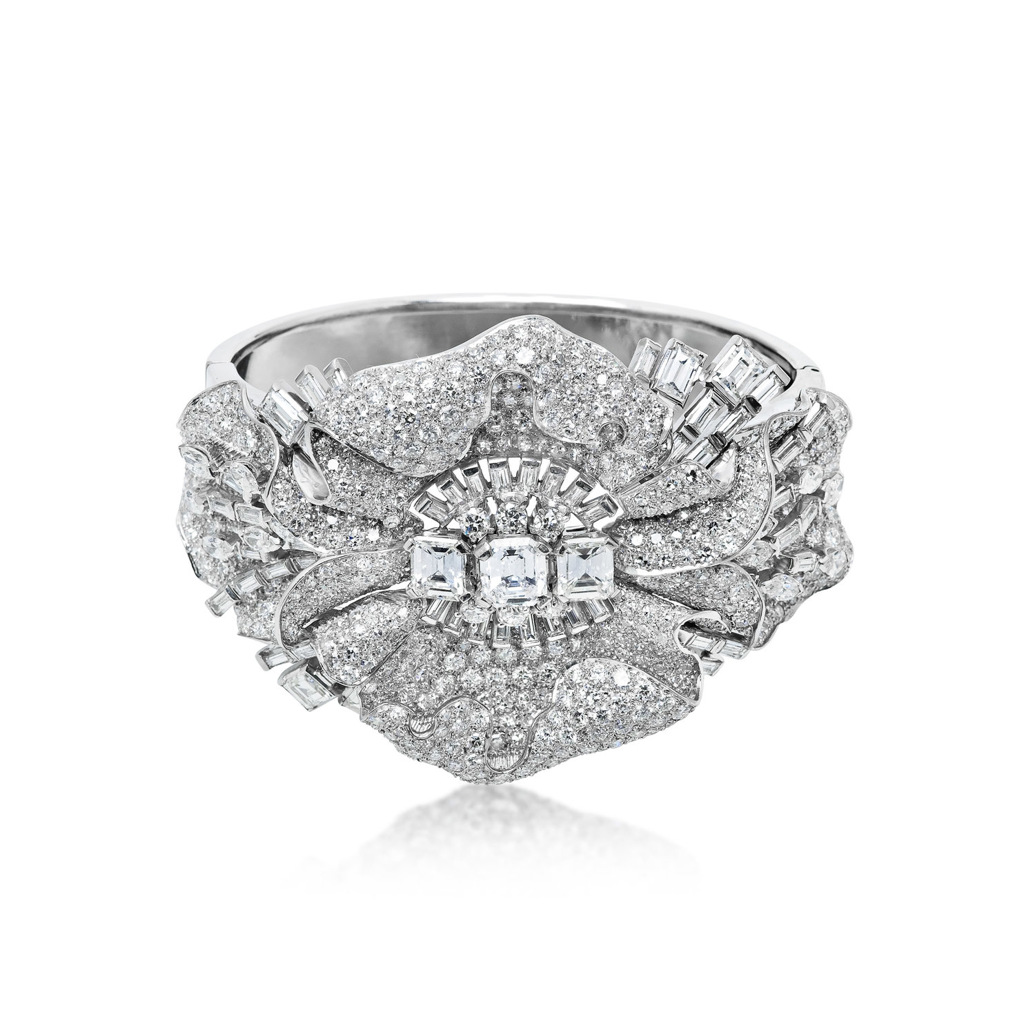 A WHITE GOLD FLORAL MOTIF BANGLE  