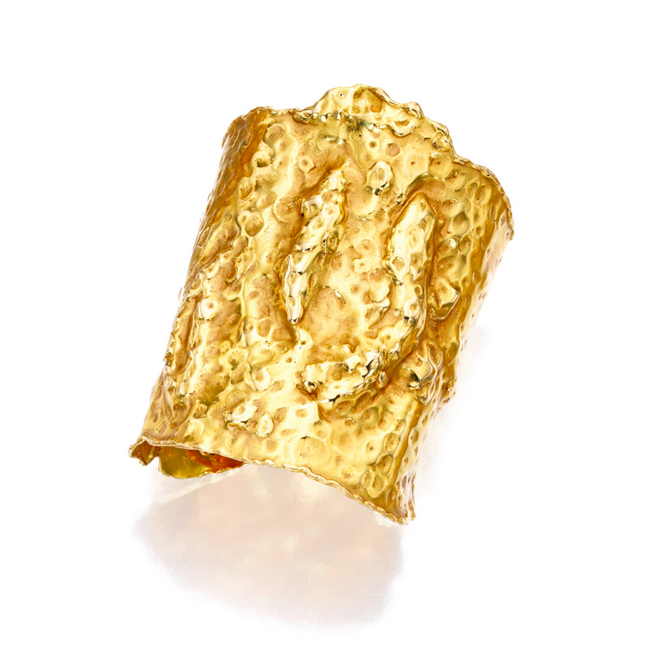 AN 18K GOLD "JACKIE O" CUFF-BRACELET, BY VAN CLEEF &amp; ARPELS - SOLD