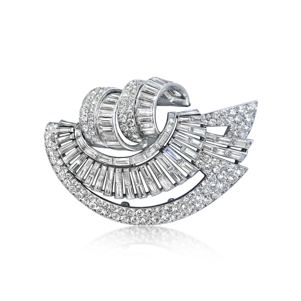 AN ART DECO DIAMOND BROOCH, ATTRIBUTED TO RUBEL FRERES, LATE 1930S  