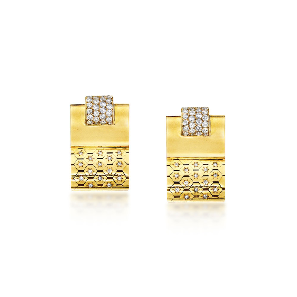 A PAIR OF RETRO LUDO HEXAGONE DIAMOND CLIP BROOCHES, BY VAN CLEEF &amp; ARPELS - SOLD