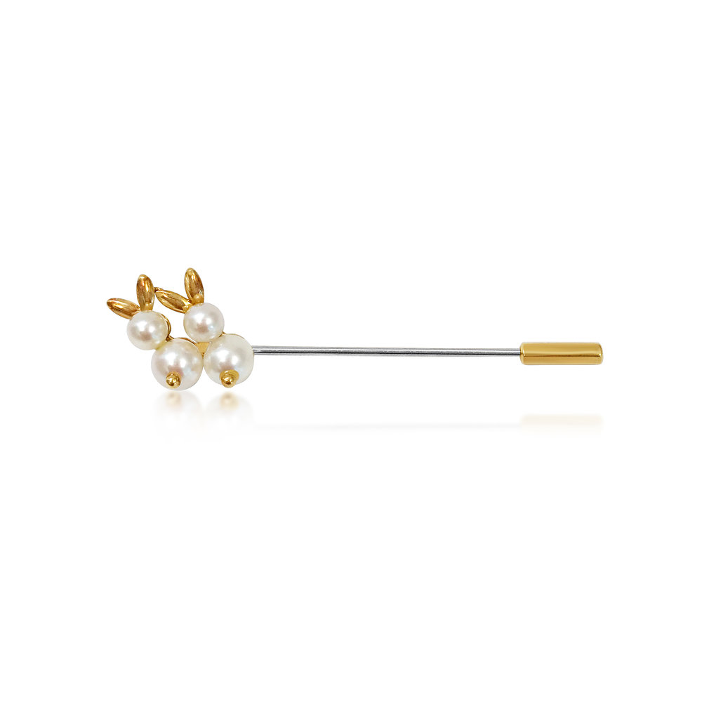 A CULTURED PEARL AND 18K RABBIT PAIR JABOT PIN, BY VAN CLEEF &amp; ARPELS - SOLD