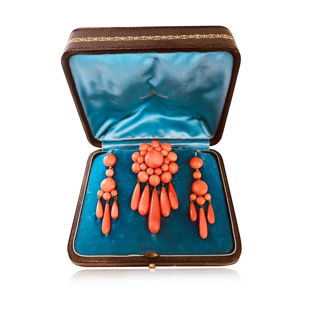 AN ANTIQUE SET OF CORALLIUM RUBRIUM AND 18K GOLD BROOCH/PENDANT AND EARRINGS - SOLD 