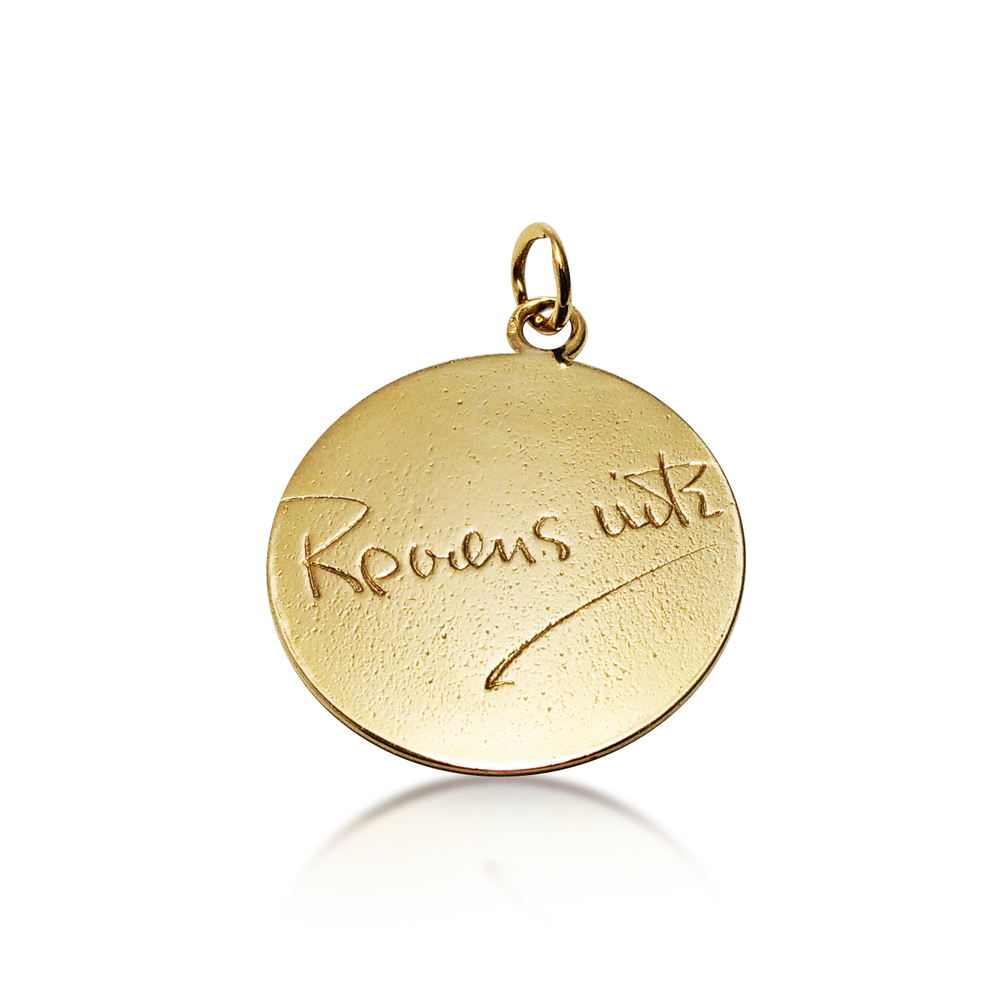 A 14K YELLOW GOLD “REVIENS VITE” PENDANT, BY CARTIER 