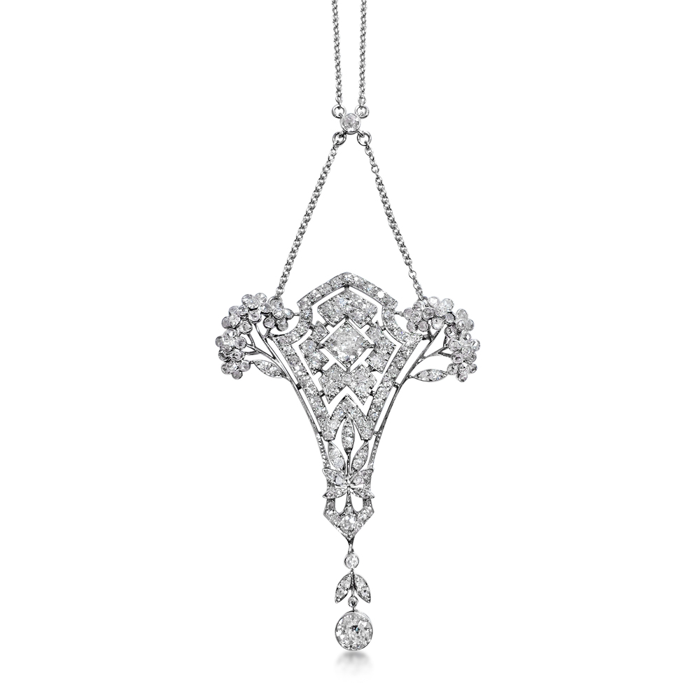 A BELLE EPOQUE DIAMOND AND PLATINUM FLORAL MOTIF PENDANT NECKLACE, CIRCA 1910 