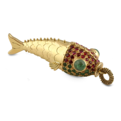 AN ART DECO RUBY AND EMERALD FISH PENDANT, BY RENE BOIVIN, CIRCA 1939 