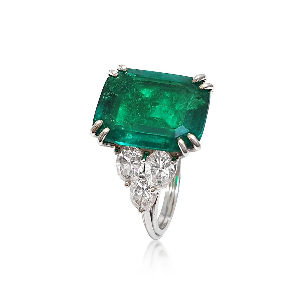 TN-57182+6.20+cts+emerald+and+diamond+ring+side+view.jpg