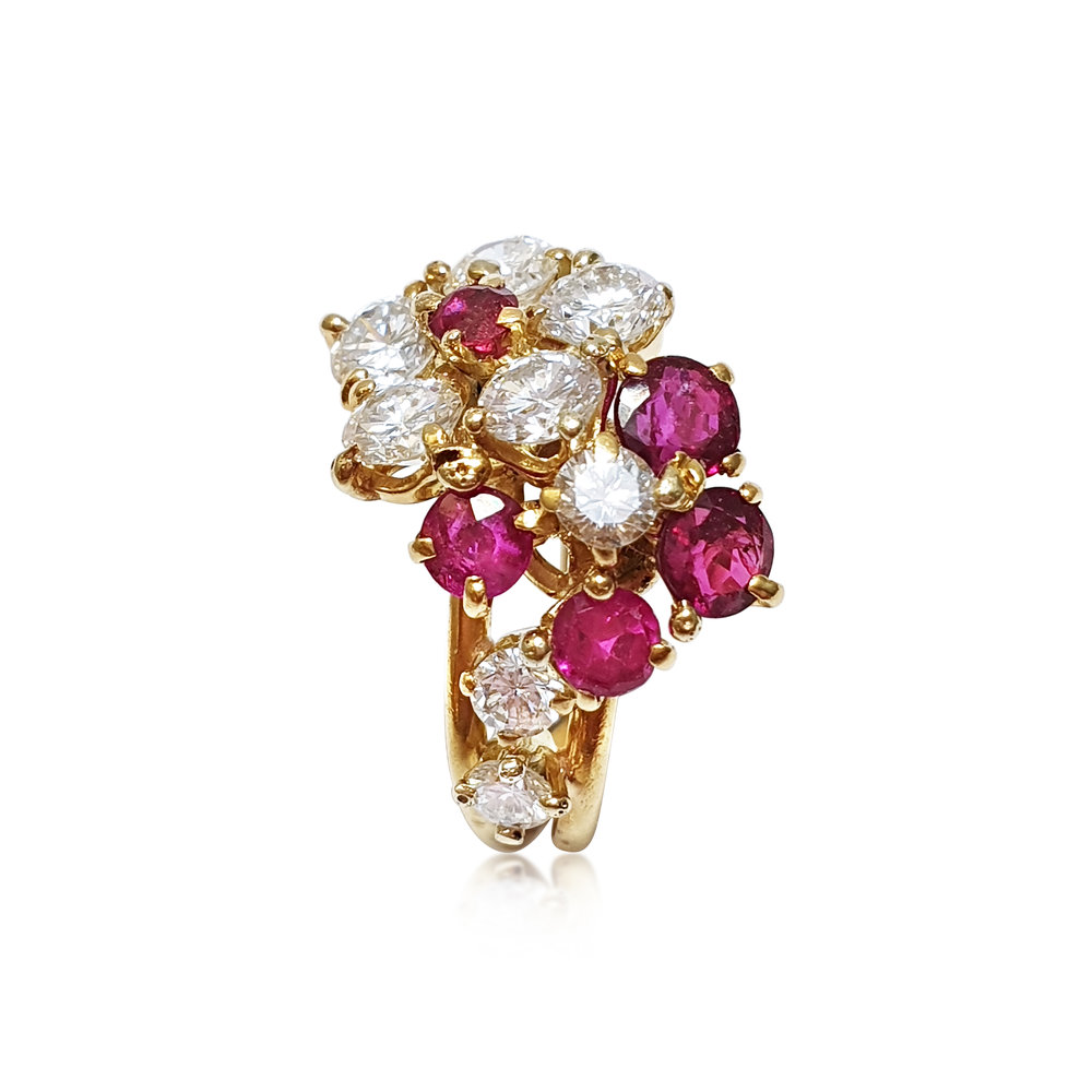 RI125%3A190415+Diamond+and+ruby+flower+ring+by+Van+Cleef+%26+Arpels.jpg