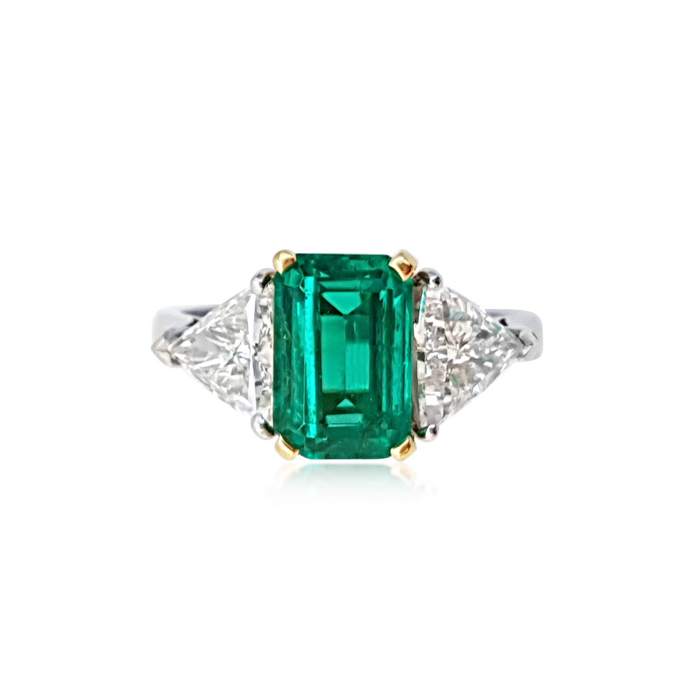 AN EMERALD AND DIAMOND RING
