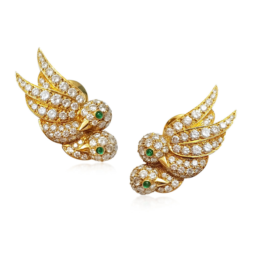 A PAIR OF DIAMOND AND EMERALD LOVEBIRD EARCLIPS, BY VAN CLEEF &amp; ARPELS