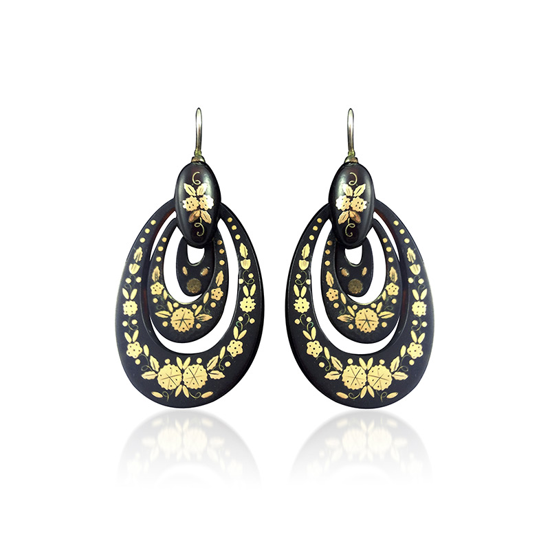 A PAIR OF VICTORIAN “PIQUE” TORTOISESHELL AND GOLD EARRINGS, LATE 19TH CENTURY -- SOLD