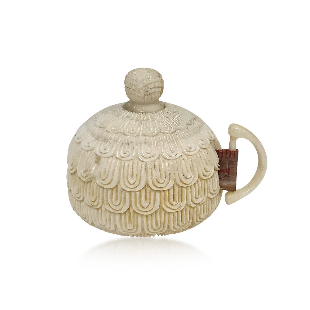 AN EARLY 20TH C "BLOSSOM" BONE MEASURING TAPE, 3.7 X 4 CM.  