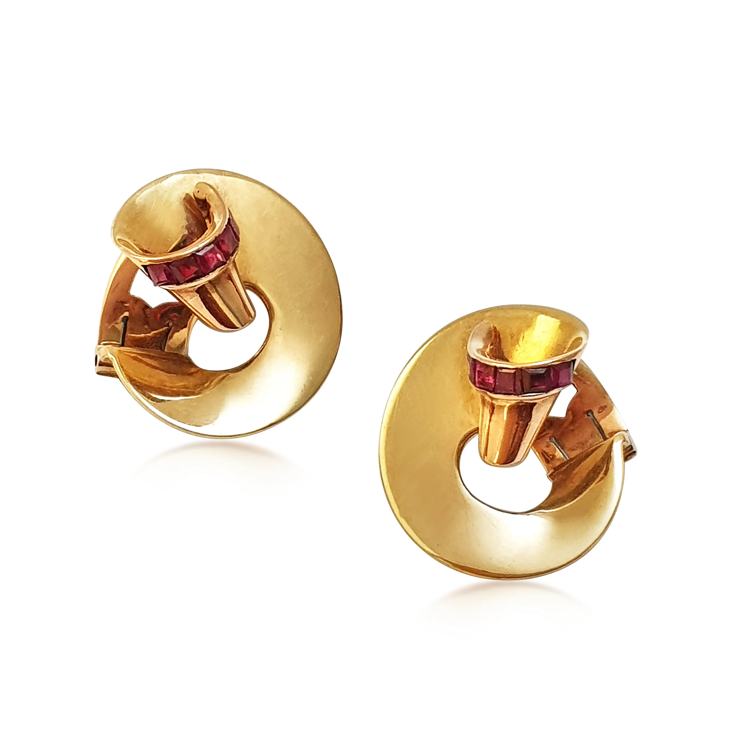 A PAIR OF RETRO YELLOW GOLD AND RUBY EARCLIPS, CIRCA 1950S