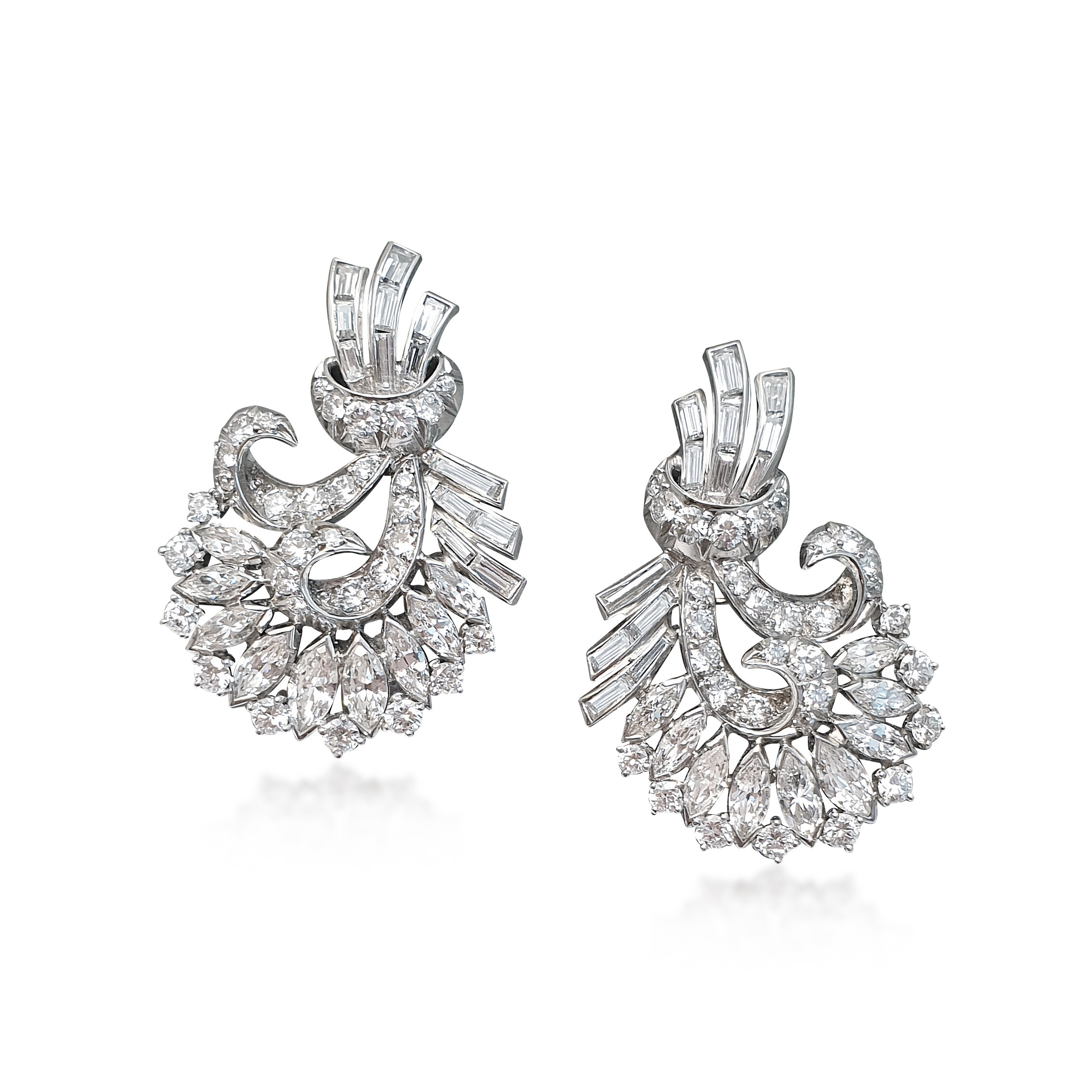 EA222:191128 A Pair of Diamond platinum Earrings.jpg