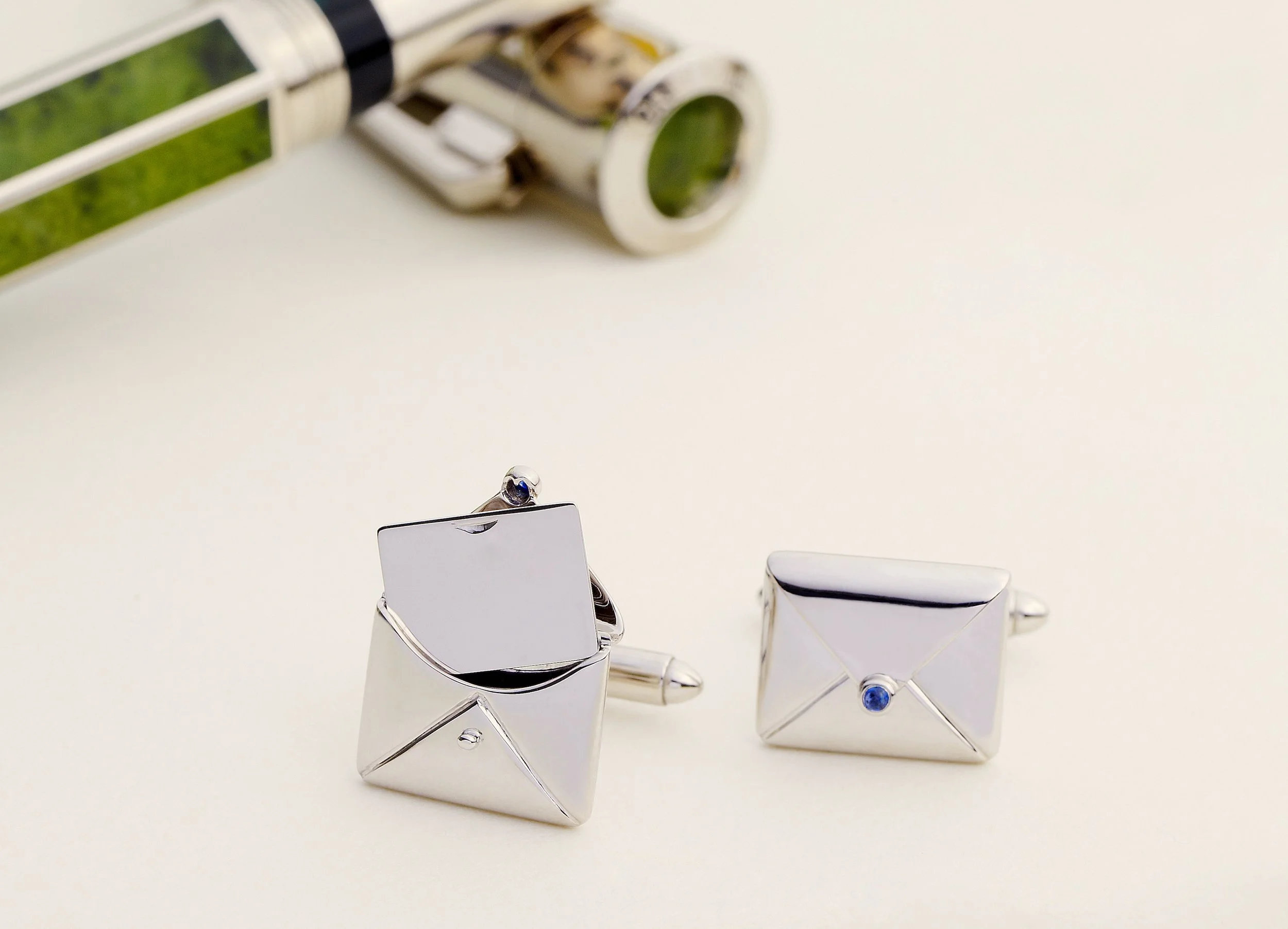 Inscribed WG Cufflink_Kel2015.jpg