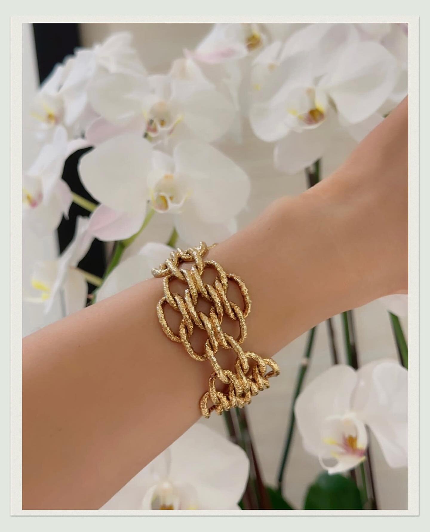 A Bold Textured Gold Bracelet by &hellip;&hellip;. can you guess who made this just from looking at the links and the design? 
Would you choose this or an Alhambra necklace or bracelet? 
.
.
.
.
.
. 
. 
. 
#forsale #vca #vancleefarpels #vancleefbrace