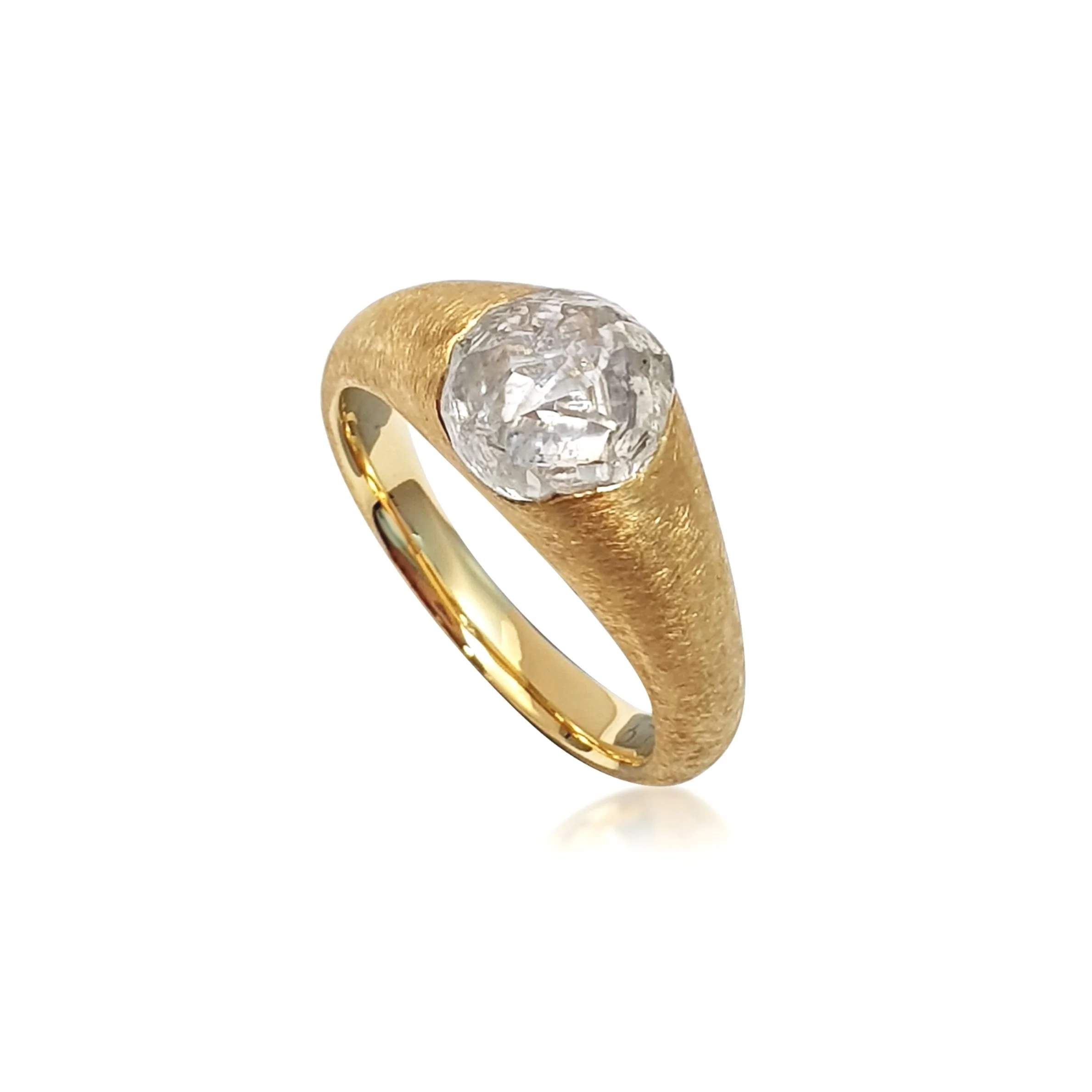 An 18K Gold and Diamond Ring
