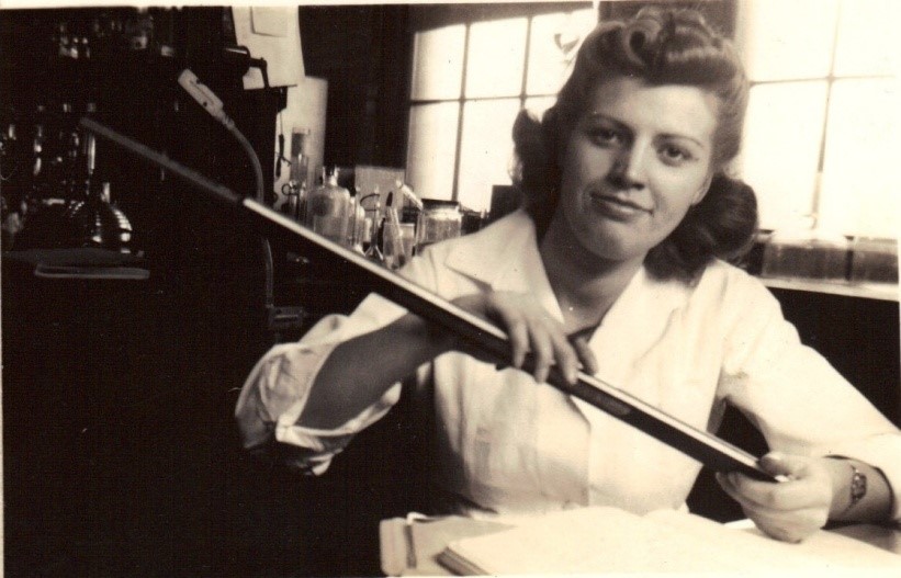  Marie Smith, lab technician at Billings Hospital in Chicago (1942-44) using a K&amp;E 4053-5 20 inch long slide rule. 