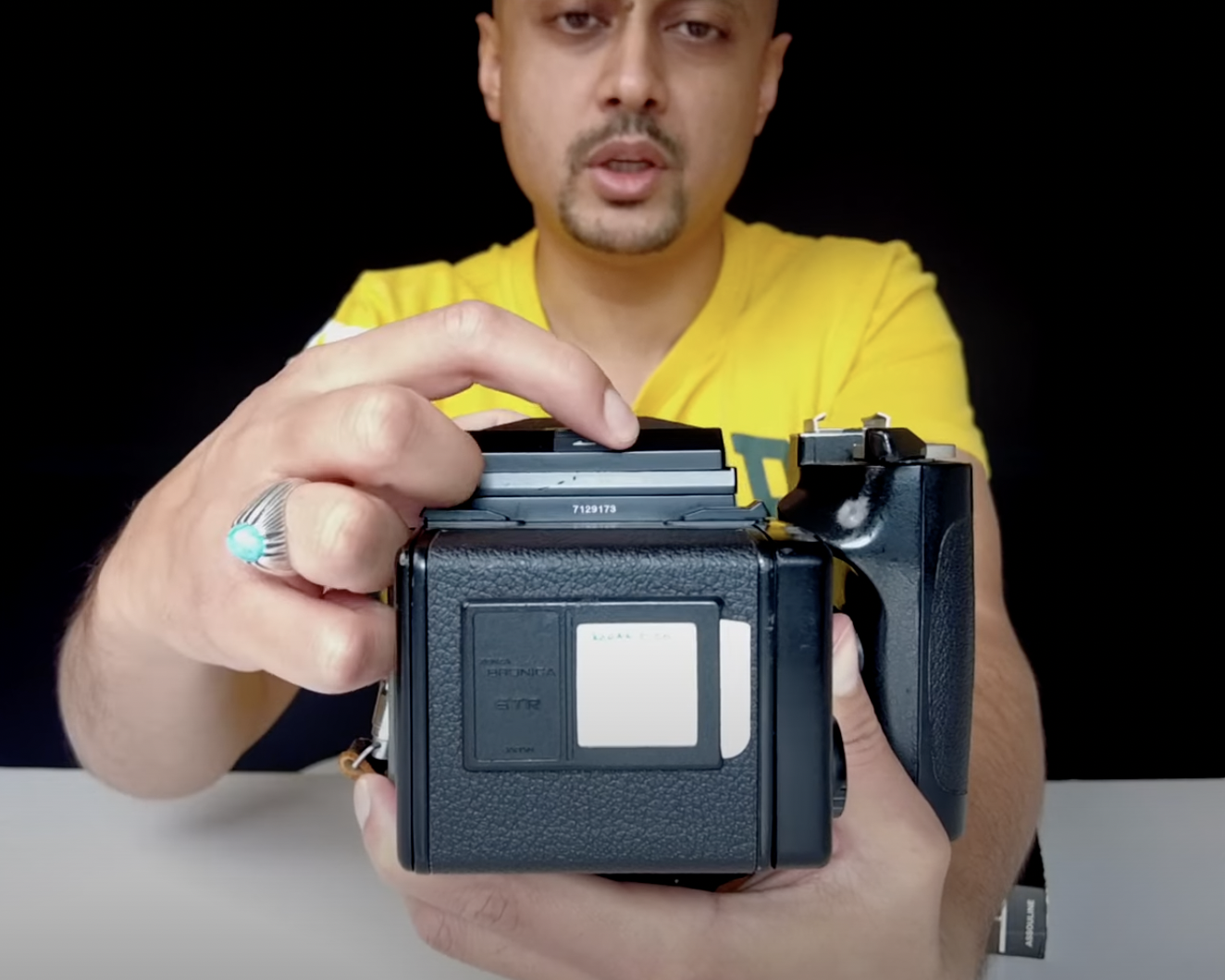 Adjusting the viewfinder on Bronica Zenza ETRS 1.png