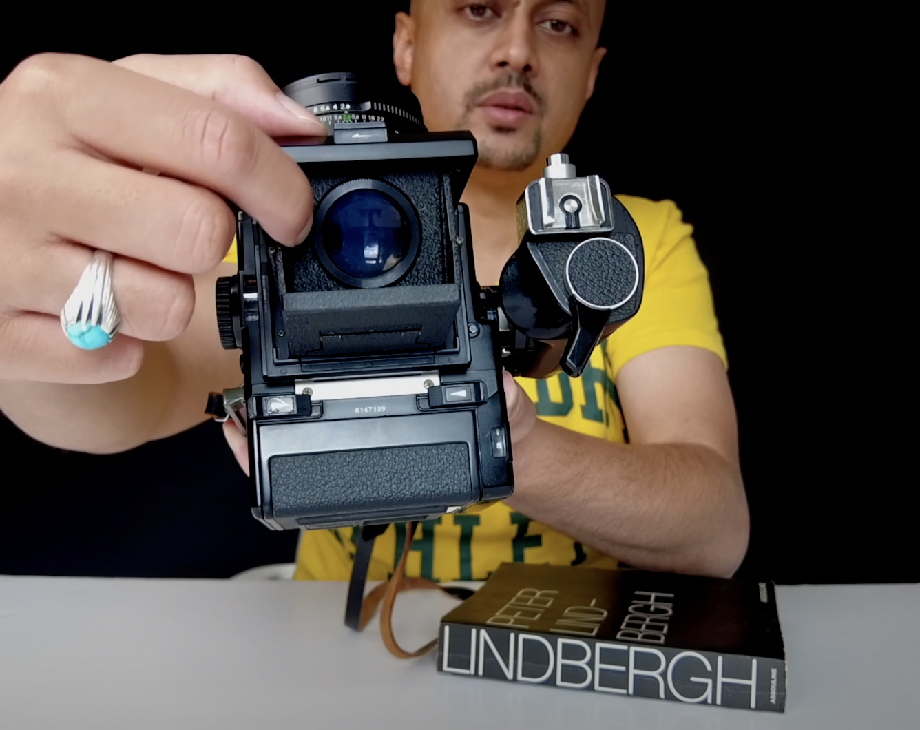 Adjusting the viewfinder on Bronica Zenza ETRS 5.png