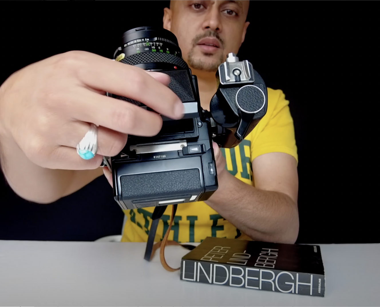 Adjusting the viewfinder on Bronica Zenza ETRS 9.png