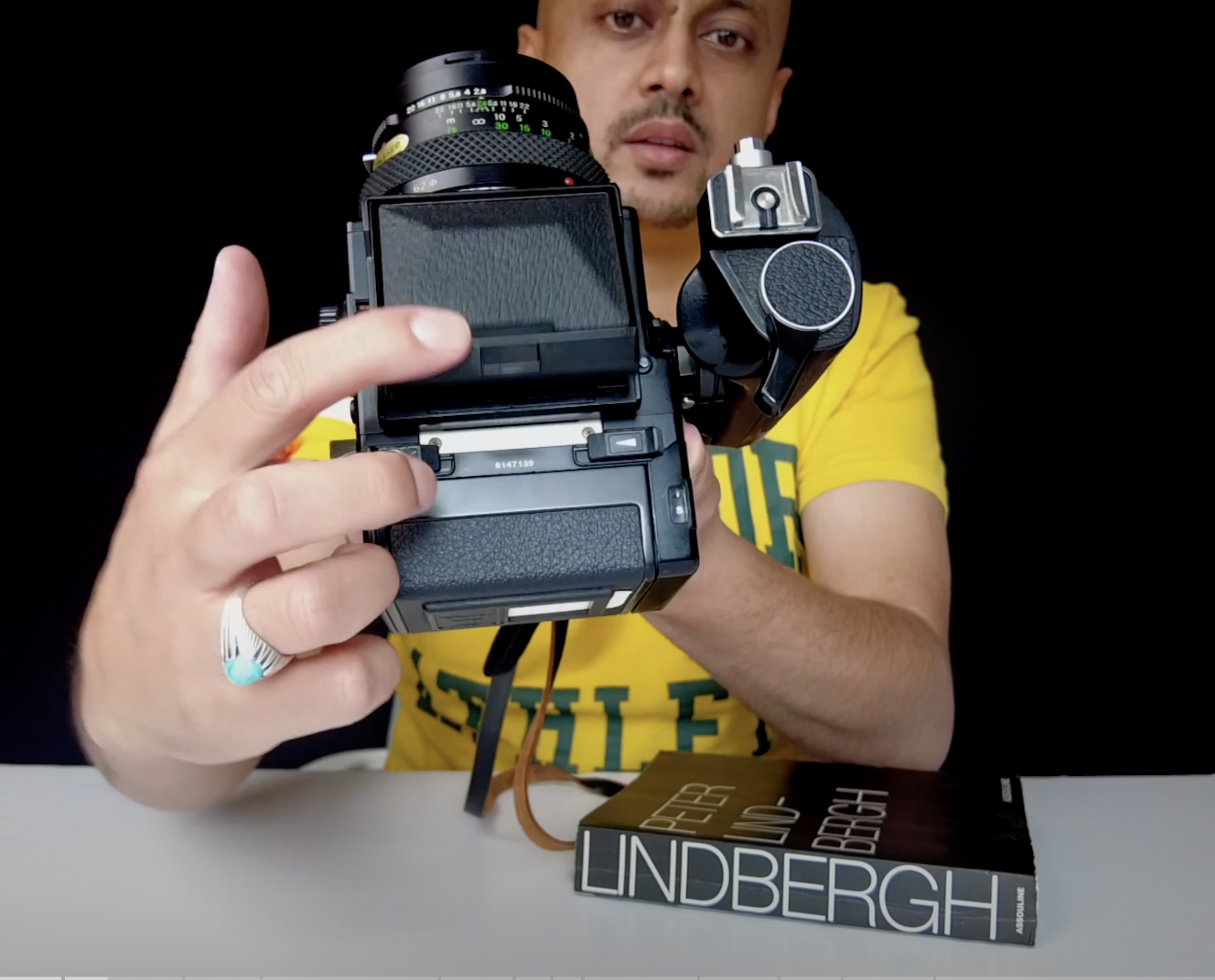 Adjusting the viewfinder on Bronica Zenza ETRS 10.png