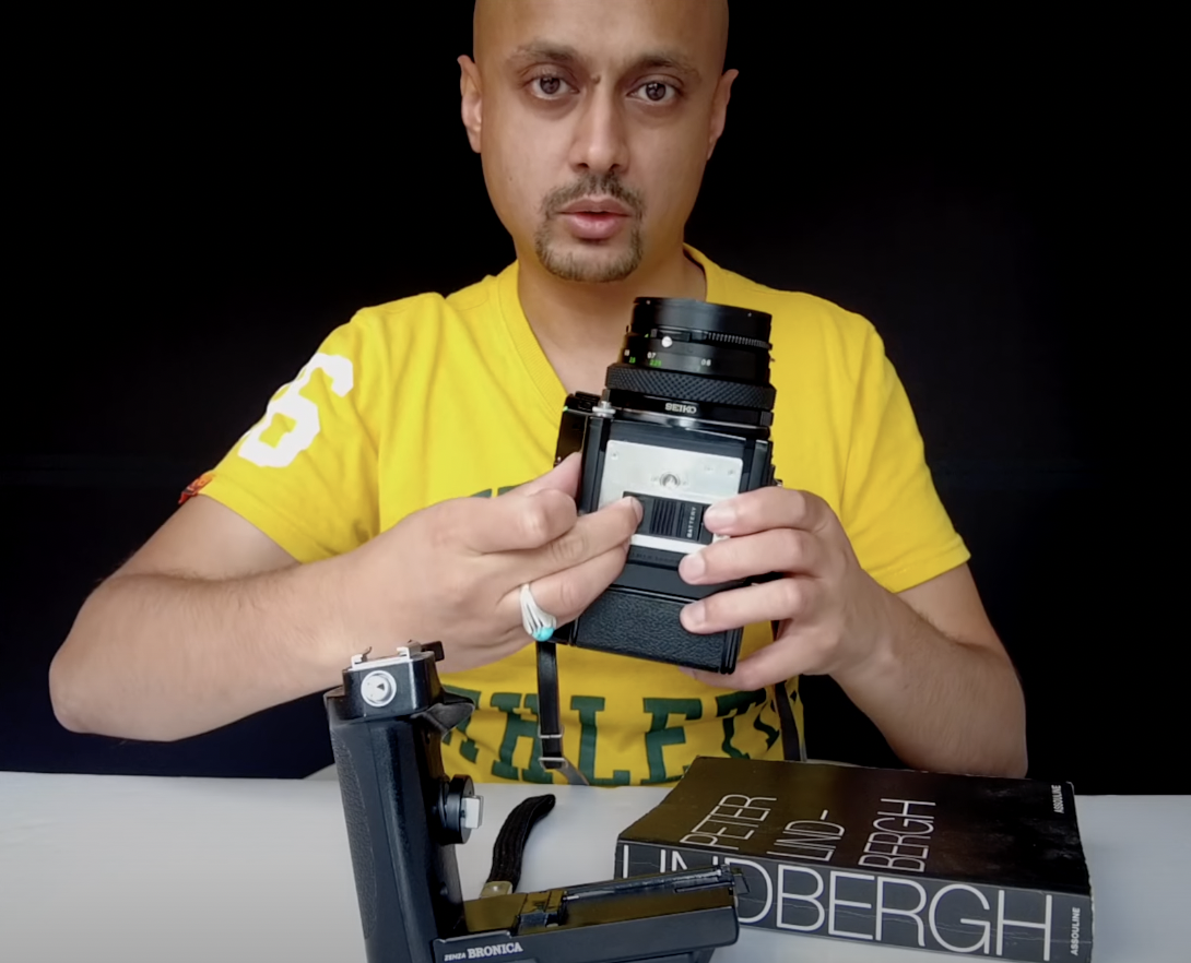 How to change the battery on Bronica Zenza ETRS 1.png