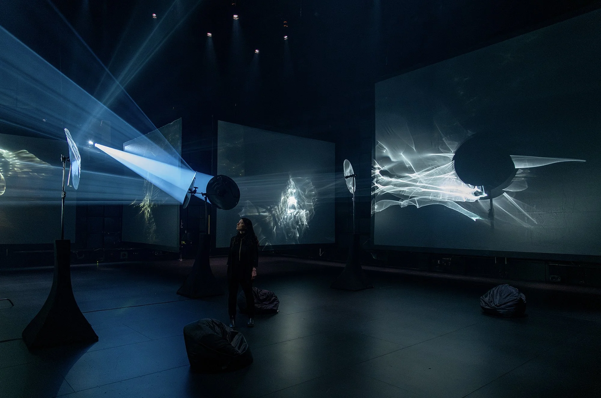 1_Reverbarating_Light_1-2_Image_Michael Valiquette (EMPAC).jpg