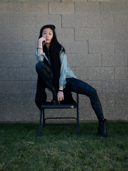 Seagreen button down, blue leggings, black scarf