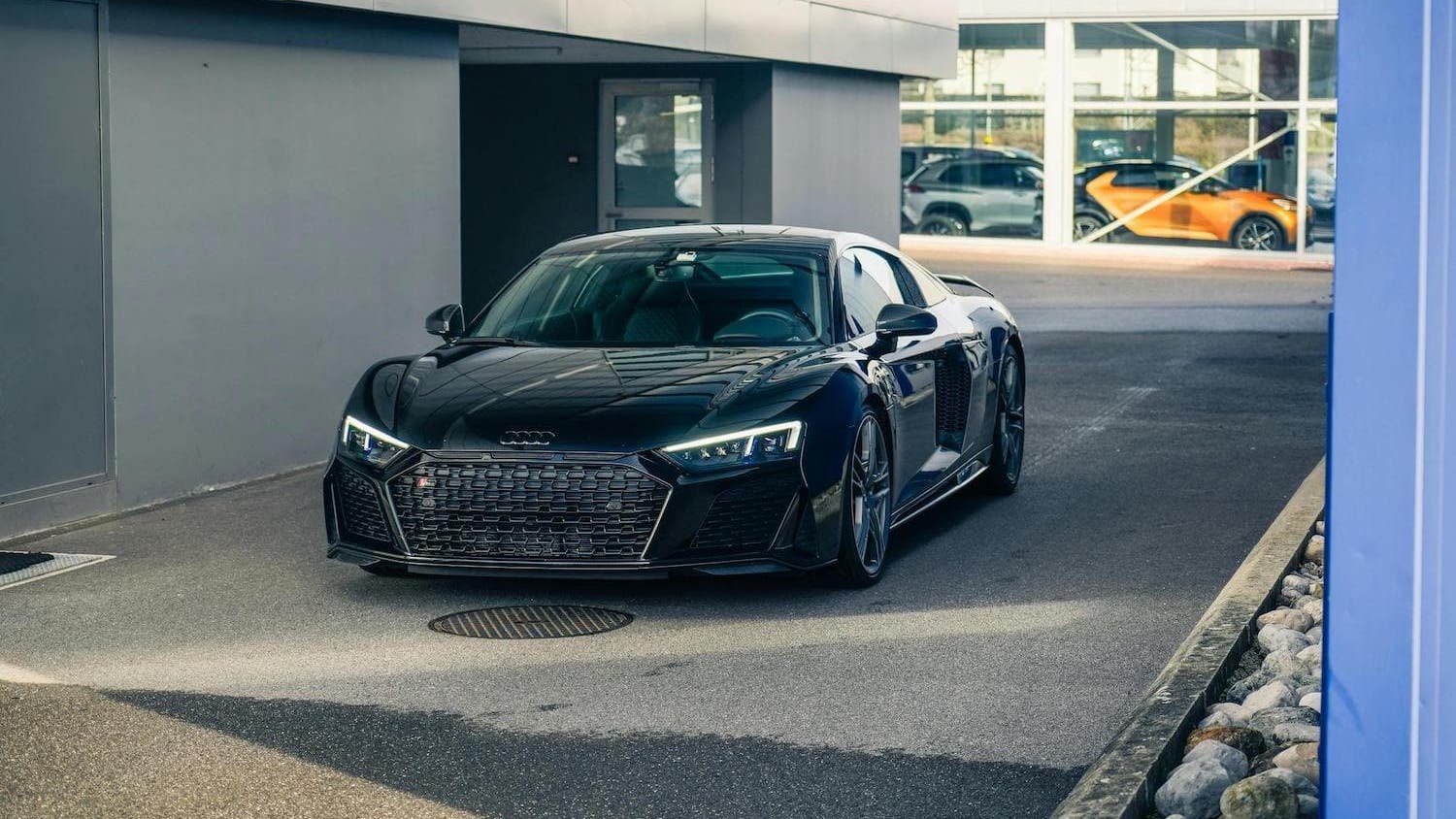 photo of a black car by lotaguuue on pexels
