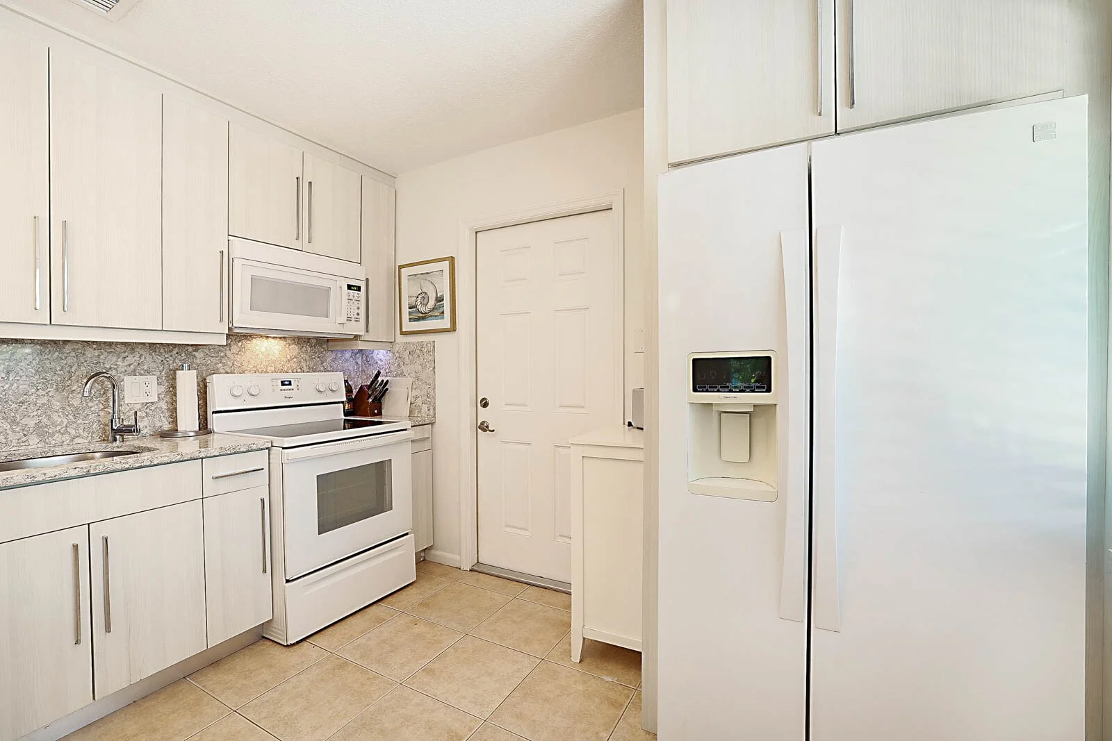 10_338_NE_7th_Avenue10_mls.jpg