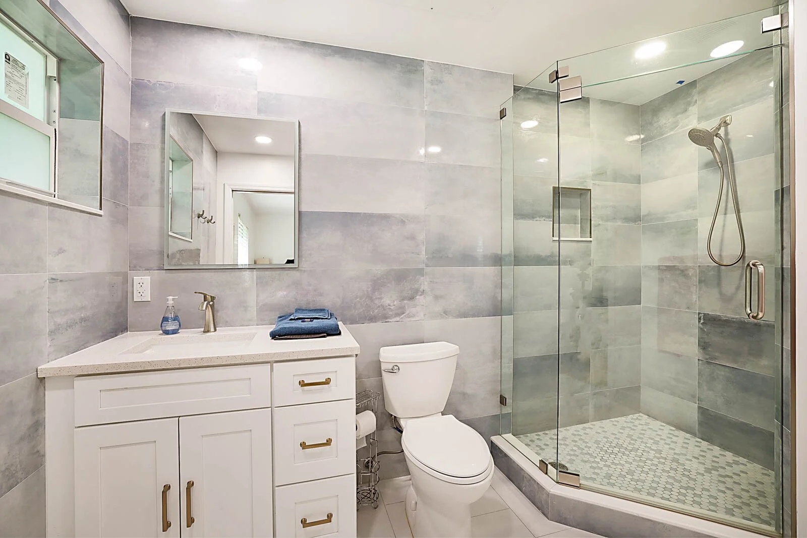 13_338_NE_7th_Avenue13_mls.jpg