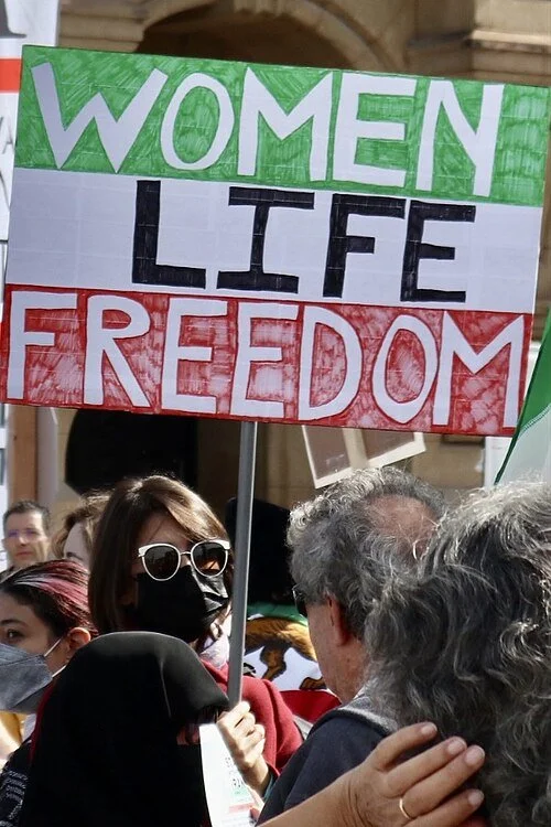 Le mouvement moderne « Femme, Vie, Liberté »: regard croiser entre l'Iran et la France