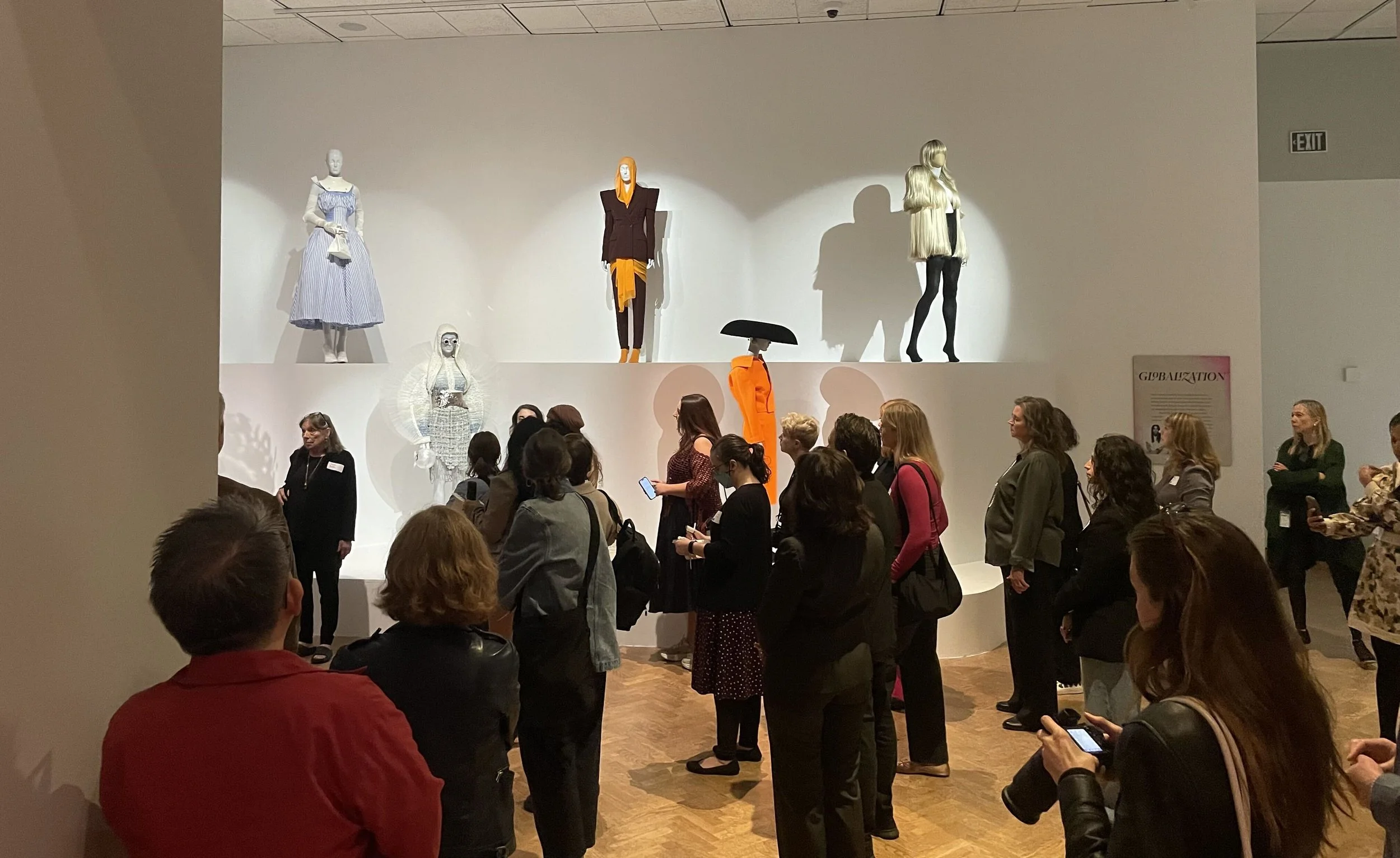 Visite guidée au MIA en français - Paris Couture