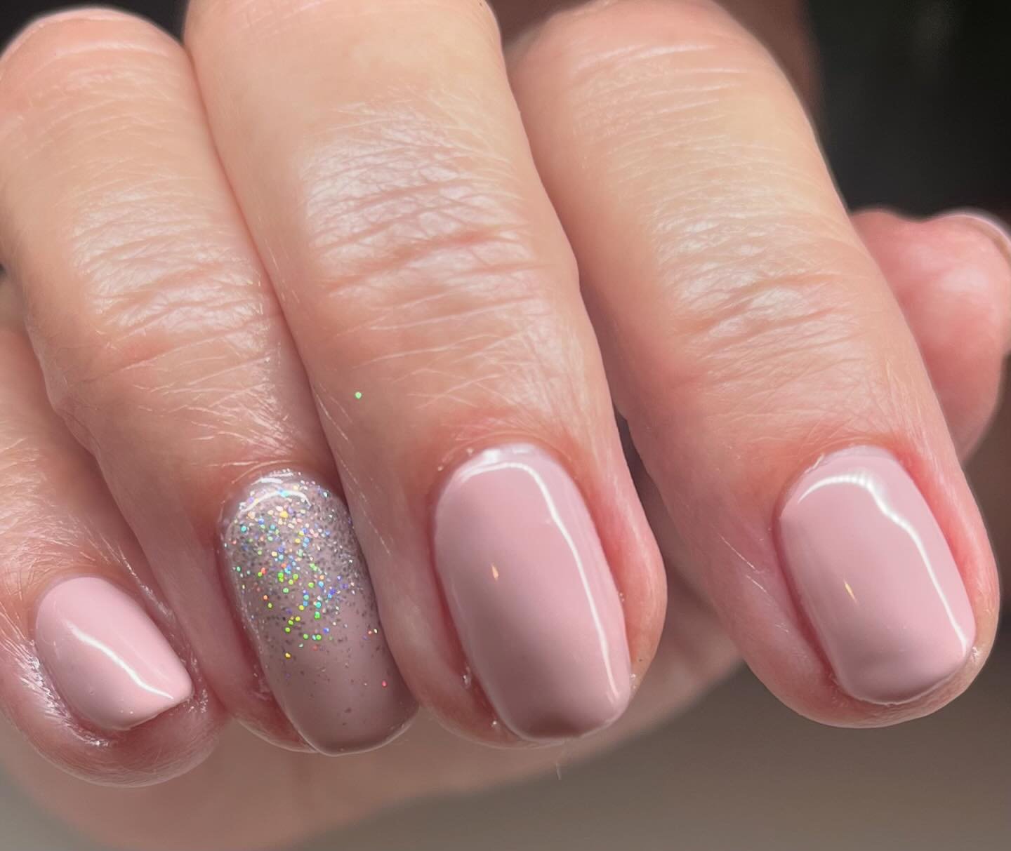 New nails are the best feeling. 🤍
#newnails #clevedonnails #biosculpturenails #nails #healthynails #gels #clanails